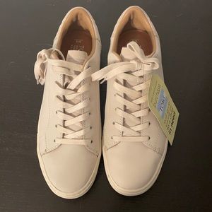 NWT Toms Leather Sneakers